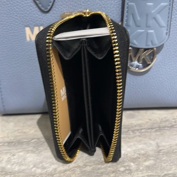 Michael Kors Jet Set Travel Medium Zip Around Card Case Color: BlackNWT